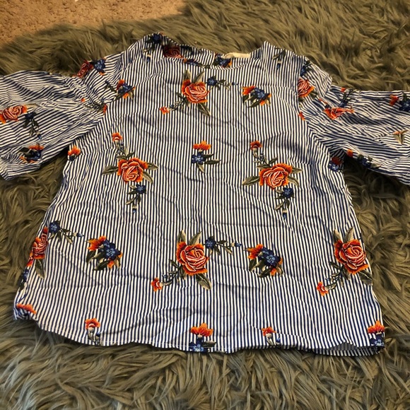 Flower top - Picture 1 of 2